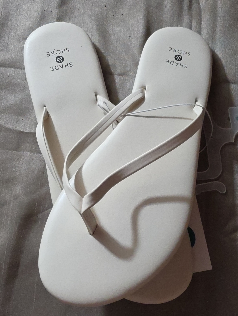 Shade & Shore Cream Minimalist Strap Flip Flops